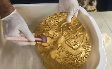 Arch&auml;ologen haben in Panama ein antikes Grab mit Gold ausgegraben