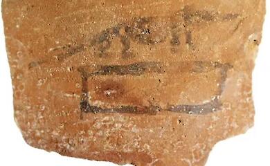Eine antike Inschrift auf einem von Arch&auml;ologen in &Auml;gypten gefundenen Keramikfragment