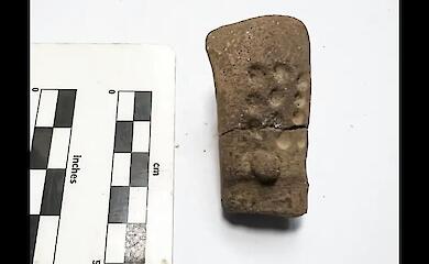 Arch&auml;ologen haben auf einer 2700 Jahre alten Figur r&auml;tselhafte Punkte entdeckt