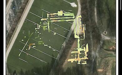 Archäologen haben unter einem Fußballplatz die Überreste eines Klosters aus dem 13. Jahrhundert entdeckt